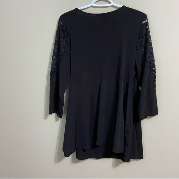 🆕 Torrid BLACK STUDIO KNIT LACE INSERT WRAP TOP - Picture 3 of 6